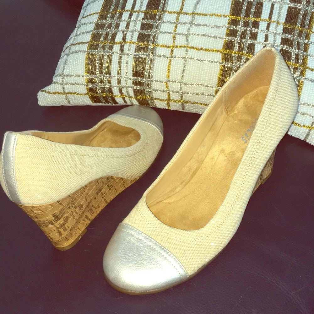 Aerosoles Candy Plum shimmer biscuit toe wedges